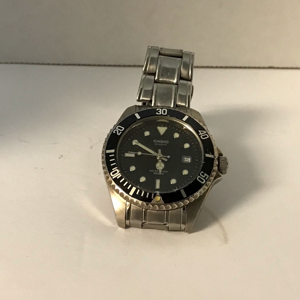 Casio water resistant black face. New battery runs